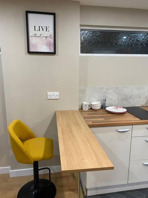 A Spacious Double Bed Studio Stoke-on-Trent Екстер'єр фото