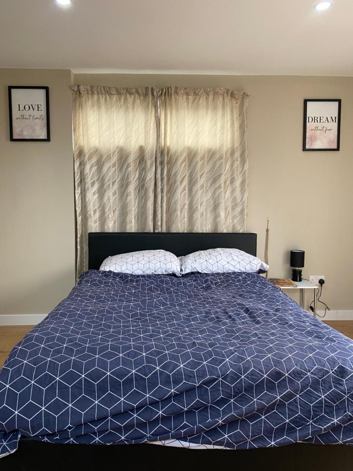 A Spacious Double Bed Studio Stoke-on-Trent Екстер'єр фото